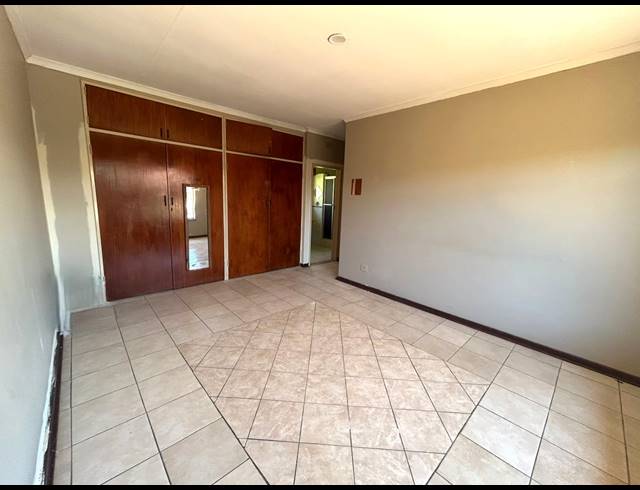 4 BEDROOM HOUSE TO LET IN VANDERBIJLPARK CE 3